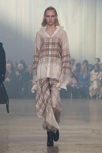 Look 32